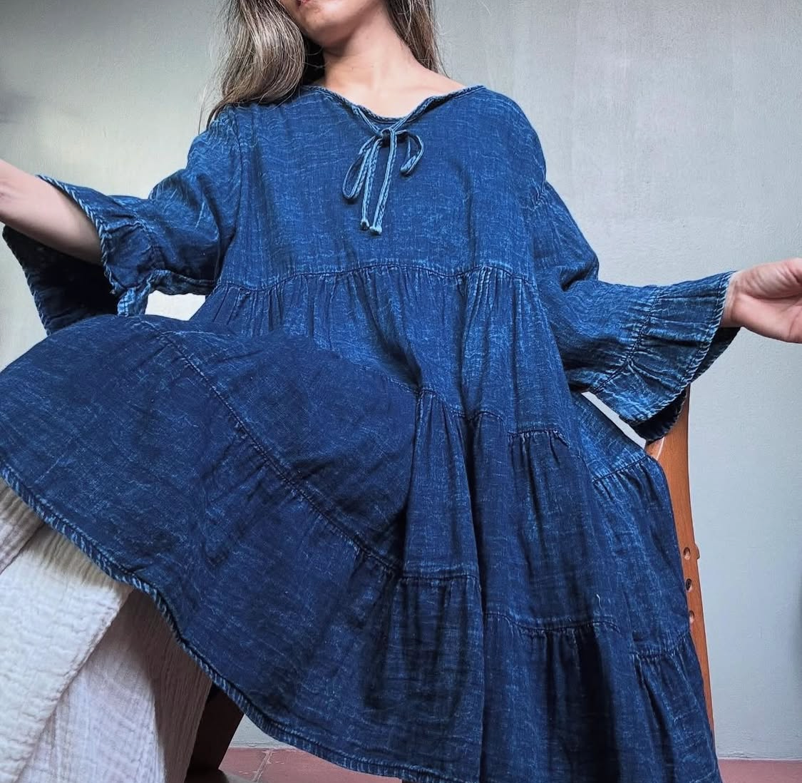 Dress med lätt volanger- Angie