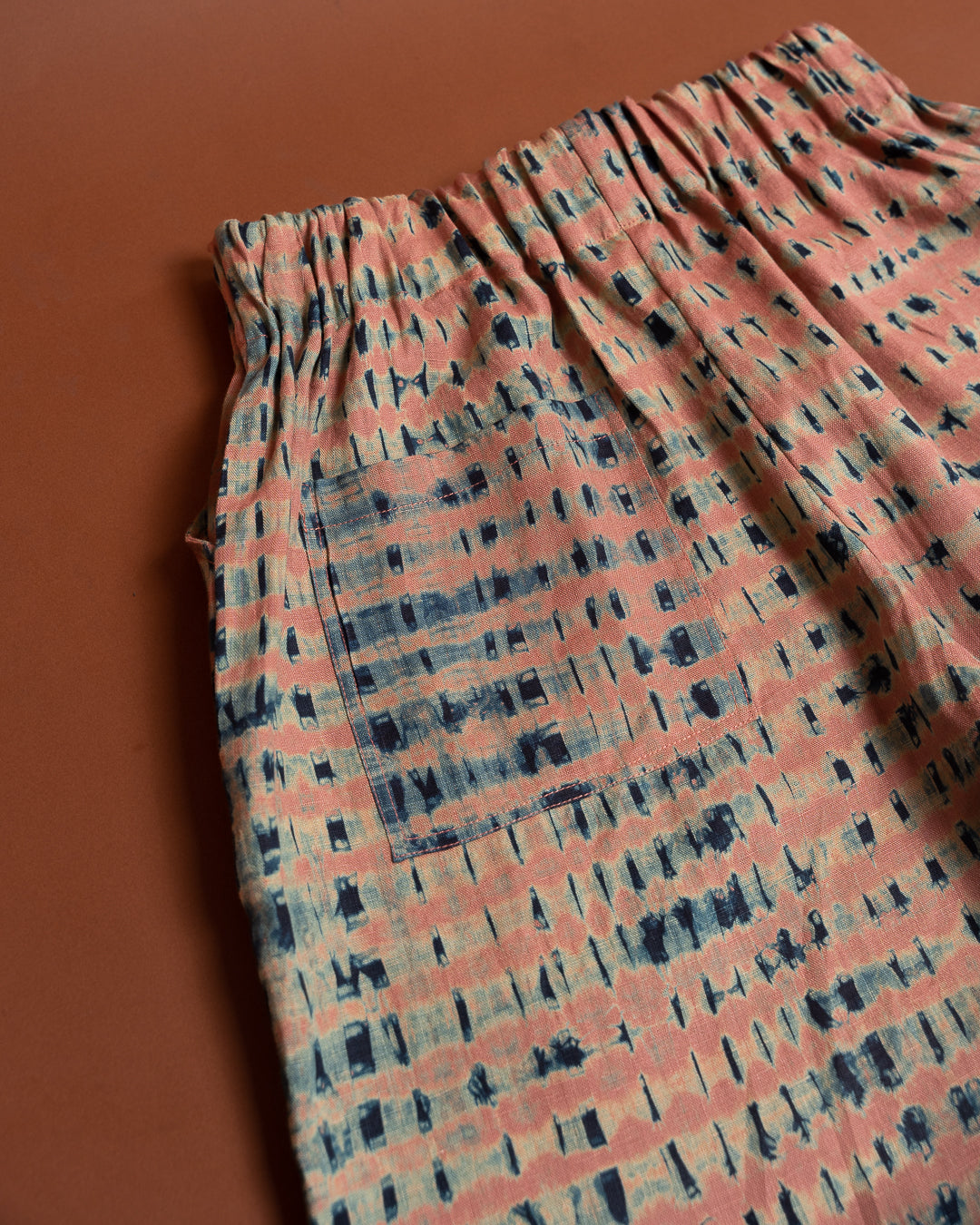 Linnebyxor- Shiborifärgade